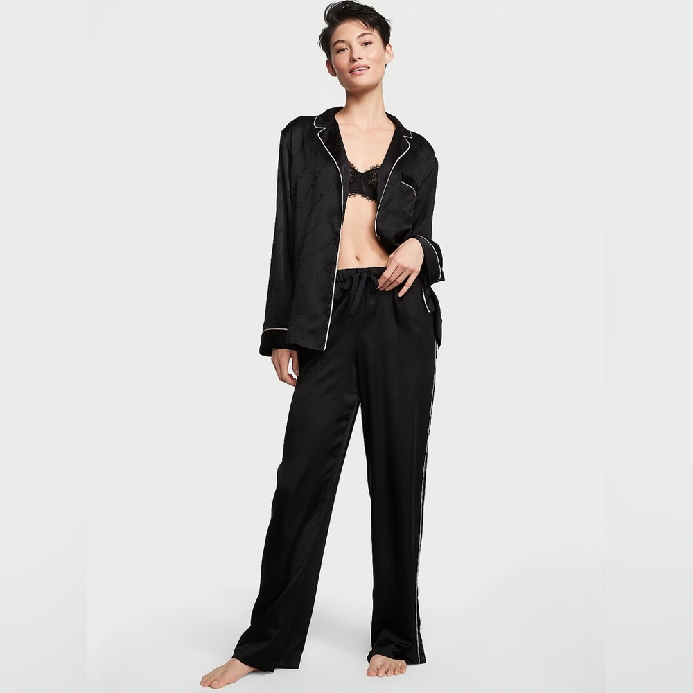 NWT VICTORIA'S SECRET
Satin‎ Long Pajama Set